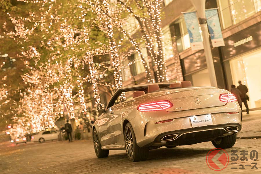 けやき坂などのイルミネーションの名所をメルセデスのカブリオレで楽しむことができる