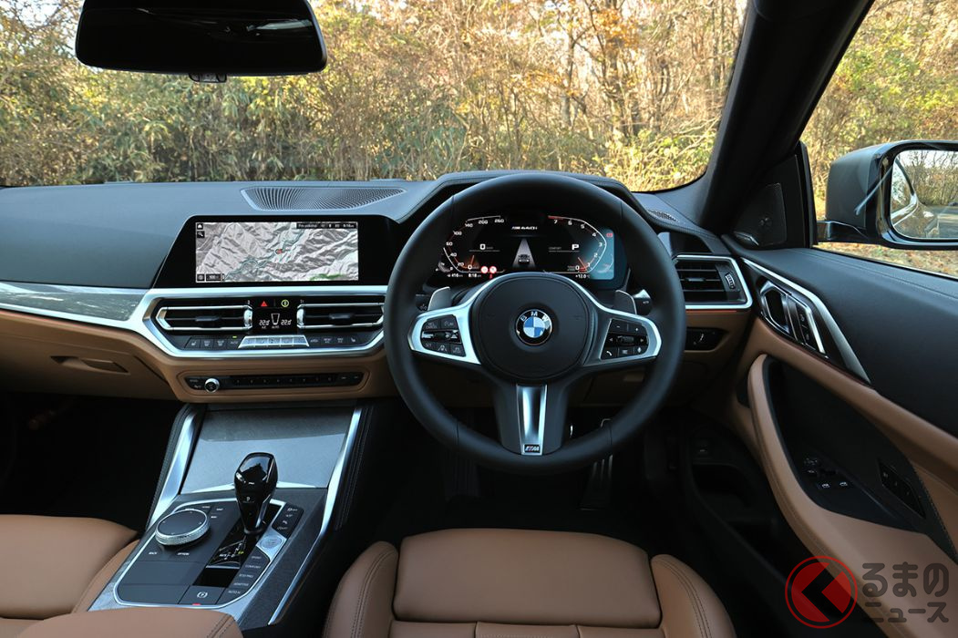 インパネ。パドルシフトは標準装備。試乗車はBMWインディビデュアル アルミニウム・ハイグロスインテリアトリム(オプション:7万6000円)を装着