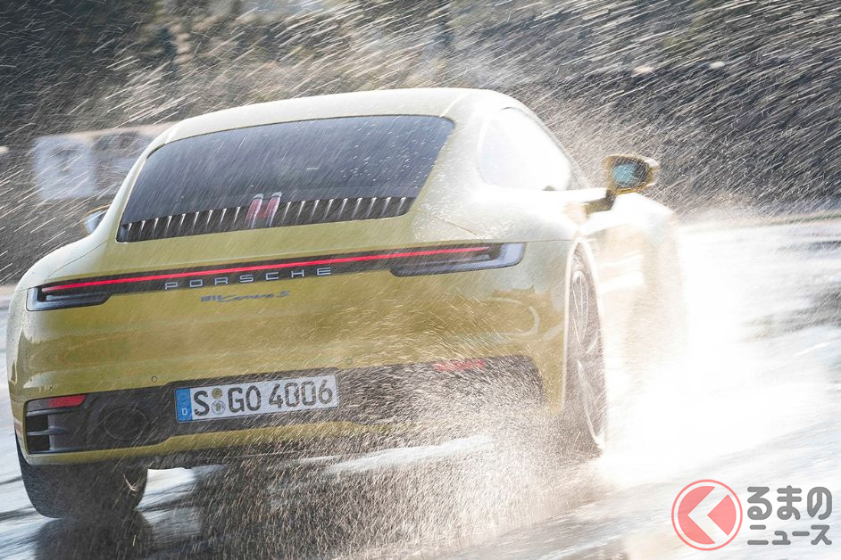 ポルシェ「911カレラS」のスキッドパッド走行シーン