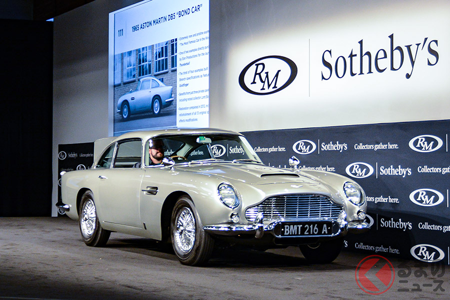 DB5ボンドカーの入場が告げられると、競売会場の雰囲気は一変した(撮影:武田公実)