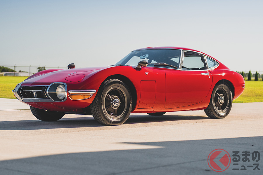 ソーラーレッドのボディカラーは非常に珍しいトヨタ「2000GT」(C)2020 Courtesy of RM Sotheby's