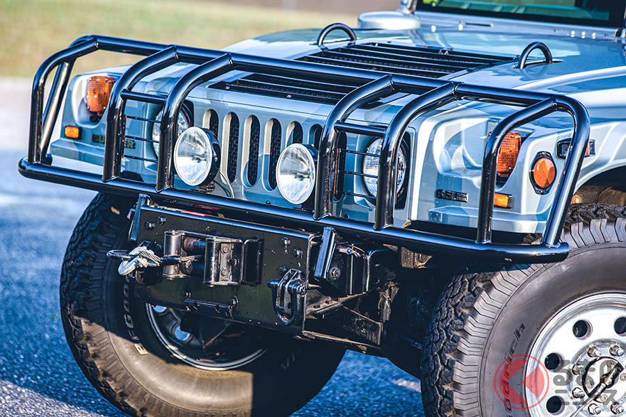 「一般的な車のトレーラーに収まらないことに注意してください」という注意書きがされていたハマー「H1オープントップ」(C)2020 Courtesy of RM Sotheby's