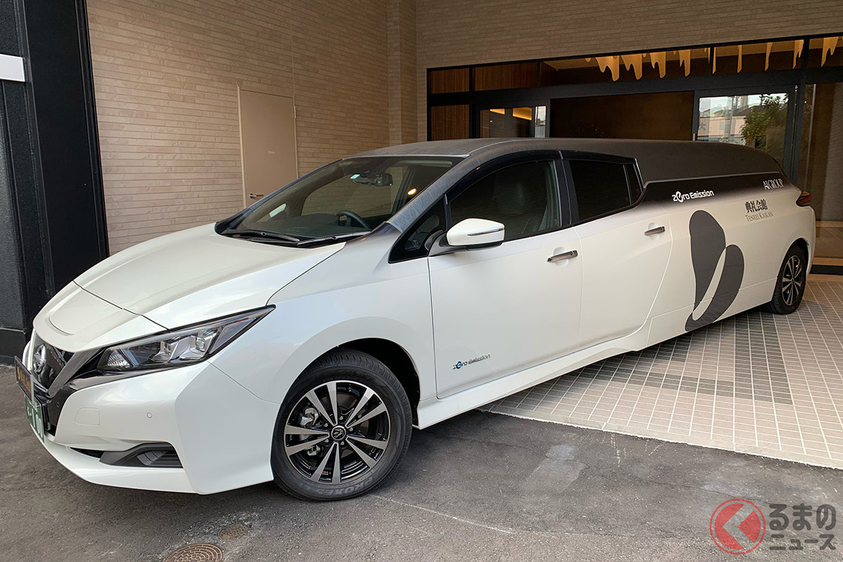 久留米にある2号車。ルーフが黒になっているのが特徴。