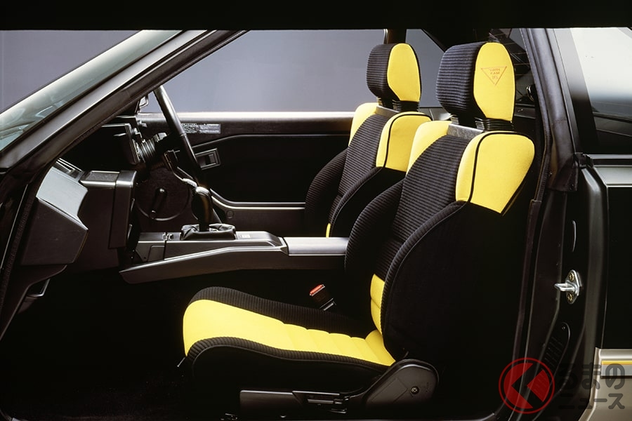 国産初のミッドシップスポーツ「MR2」の内装