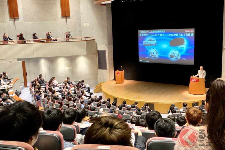 早稲田大学でおこなわれたホンダ　神子柴寿昭　取締役会長の「大学キャンパス出張授業」の様子