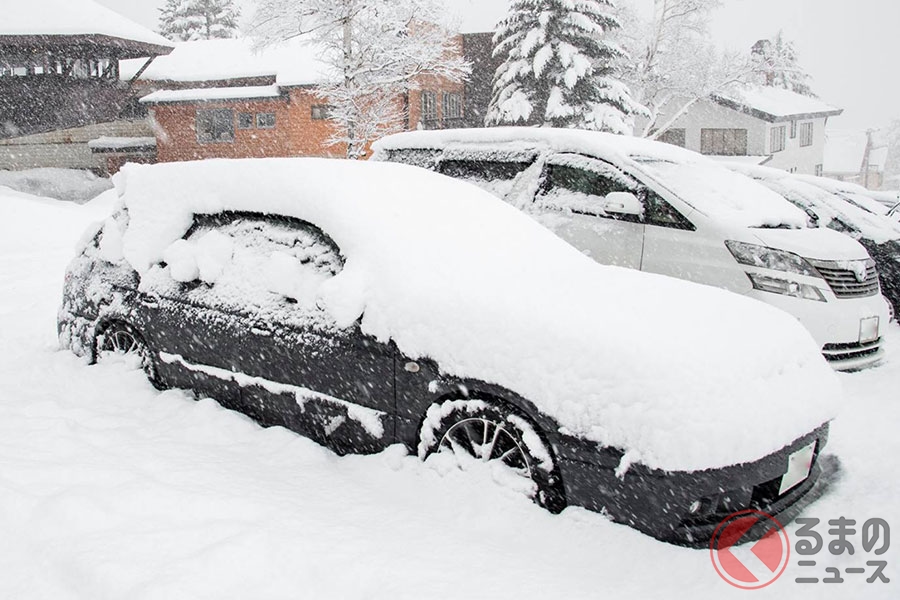 屋外に駐車していると何十cmも雪が積もることがある