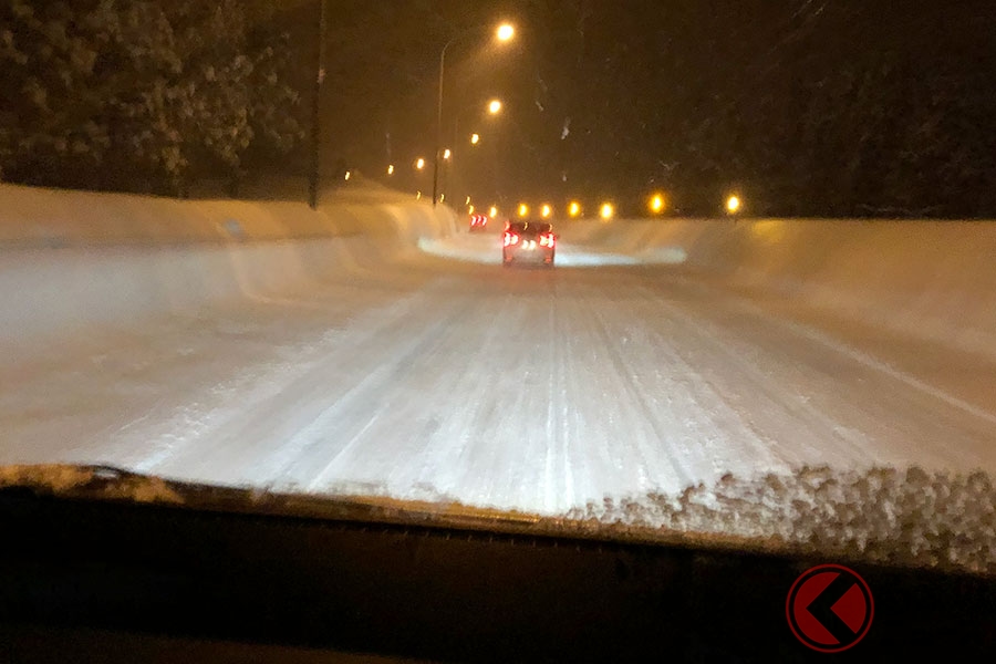 ルーフに雪を載せていると突然視界が妨げられることも・・・!?(画像はイメージ)