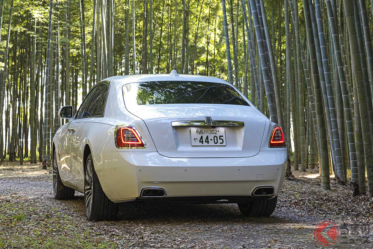 ロングノーズとスモールキャビンを強調した美しいスタイルから受ける印象のとおり、パーソナルカーとしても至高の1台