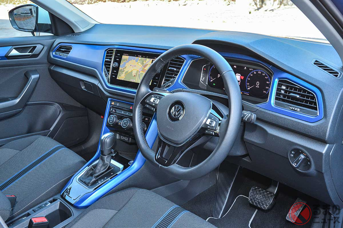 外装色のラヴァンナブルーメタリックと同系色のインテリアカラーを採用