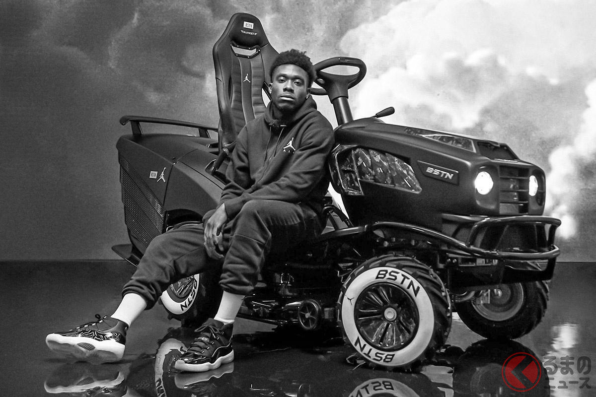 シートやボディ各部には、ジャンプマンの意匠とBSTN、マンソリーのロゴを配していて、誰が見てもエアジョーダンを意識させるライドオン芝刈り機「BSTN GT XI」