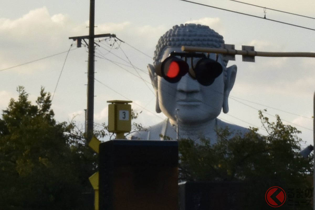 SNSで話題の「サングラス大仏」(画像提供:aoism@らいず@AoismRさん)