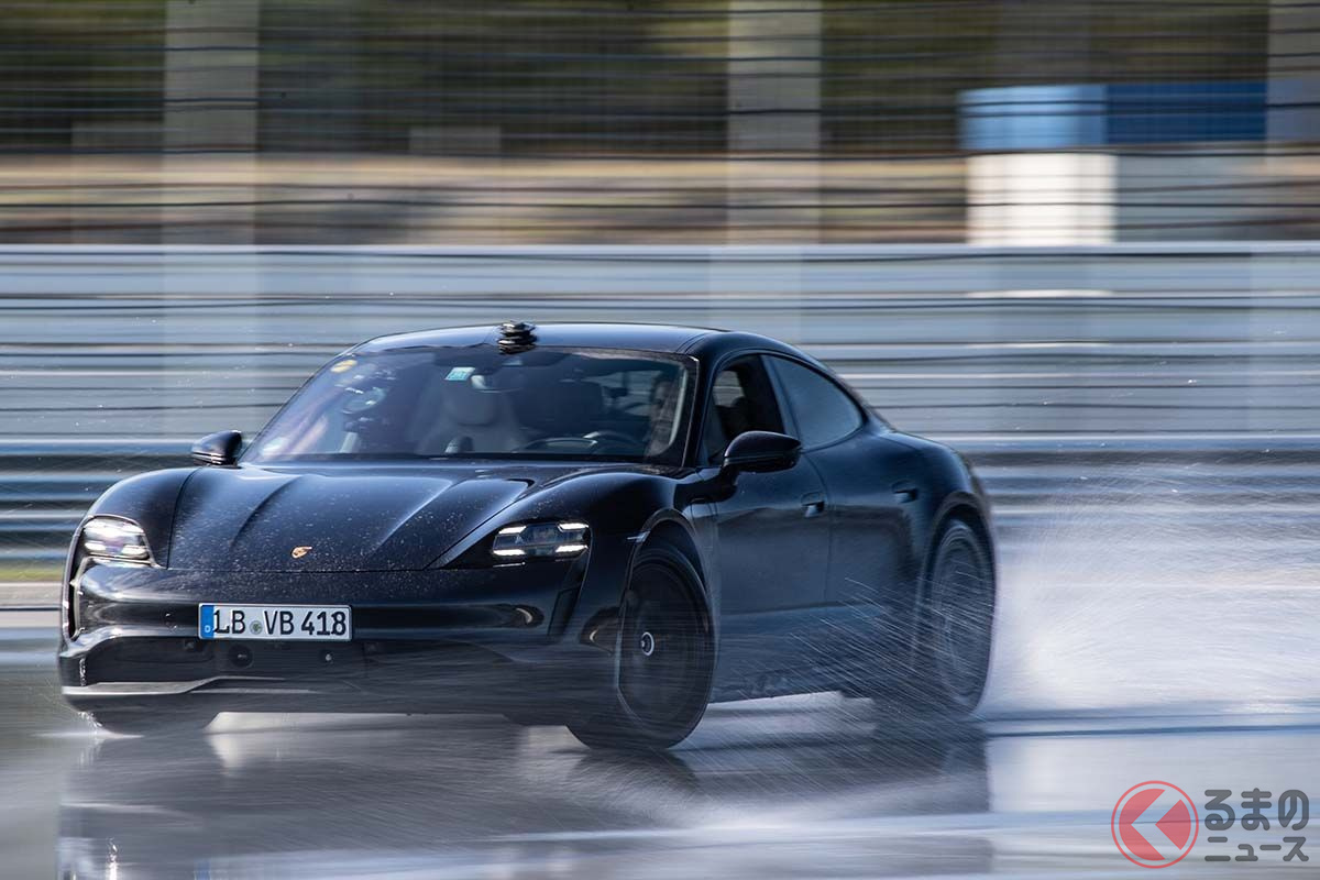 EVによる最長のドリフトでギネス世界記録を達成したポルシェの電動自動車「タイカン」