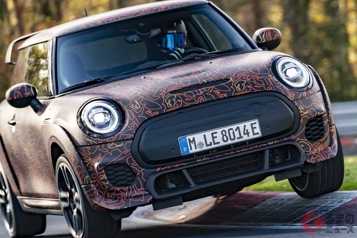 世界一過酷なサーキットといわれるドイツ・ニュルブルクリンクのノルドシュライフェ(北コース)で開発中の「ミニJCWエレクトリック」