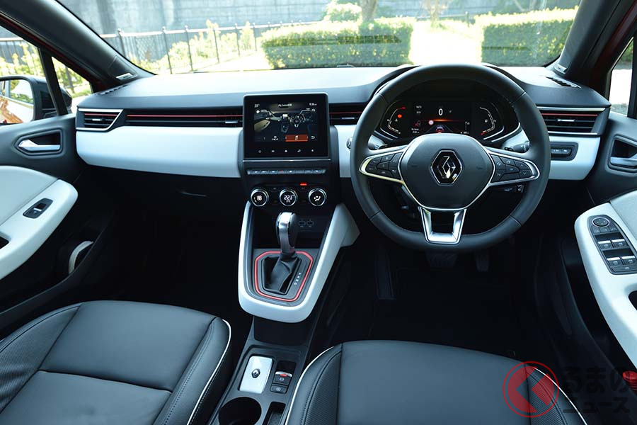 ルノー新型「ルーテシア」のインパネ。エクステリアは先代からキープコンセプトだが、インテリアは大きく変更されている