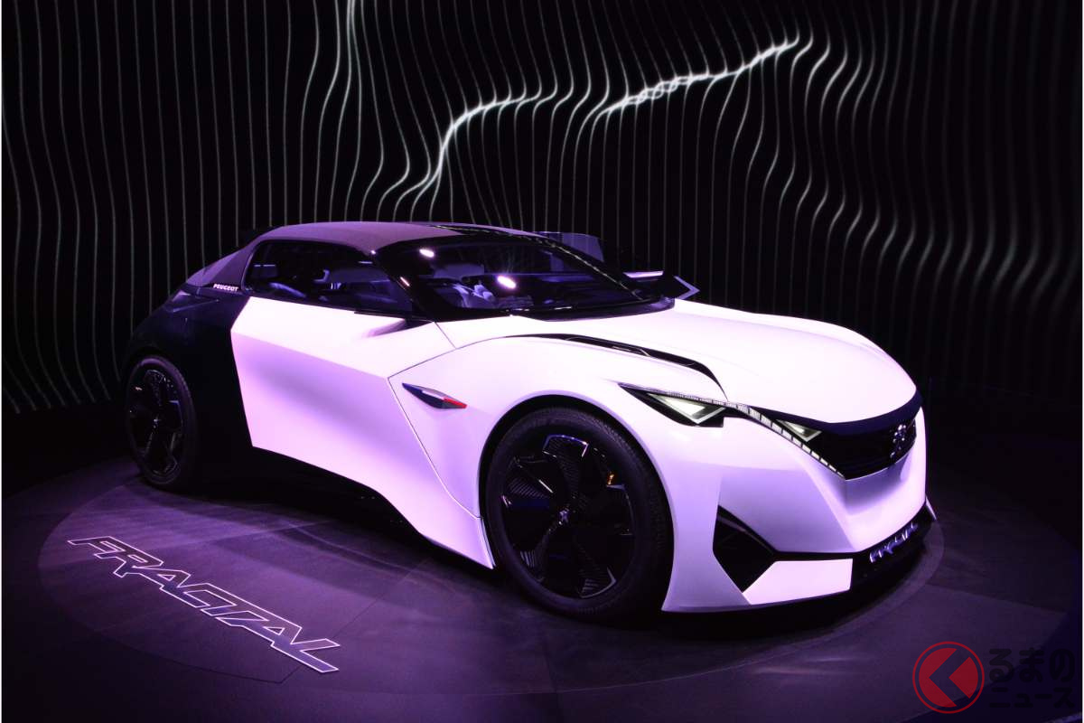2015年のフランクフルトモーターショーで発表された「FRACTAL Concept」