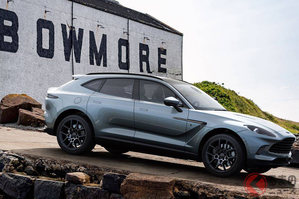 アストンマーティン「DBXボウモアエディション」。アイラ島にあるシングルモルト蒸留所「ボウモア」とアストンがコラボレーションして誕生した限定モデルだ