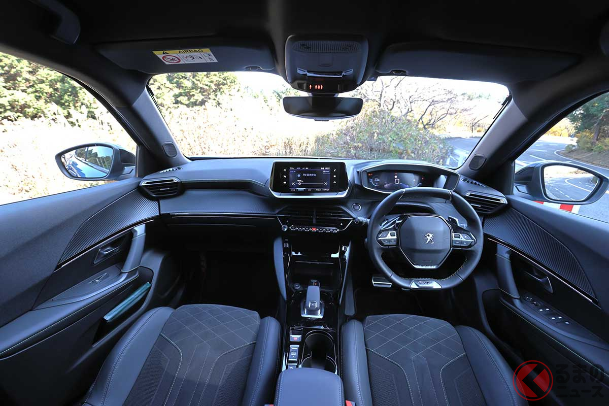 プジョー新型「SUV 2008　GTライン」のインテリア。「3D i-Cockpit（3D iコックピット）と呼ばれる