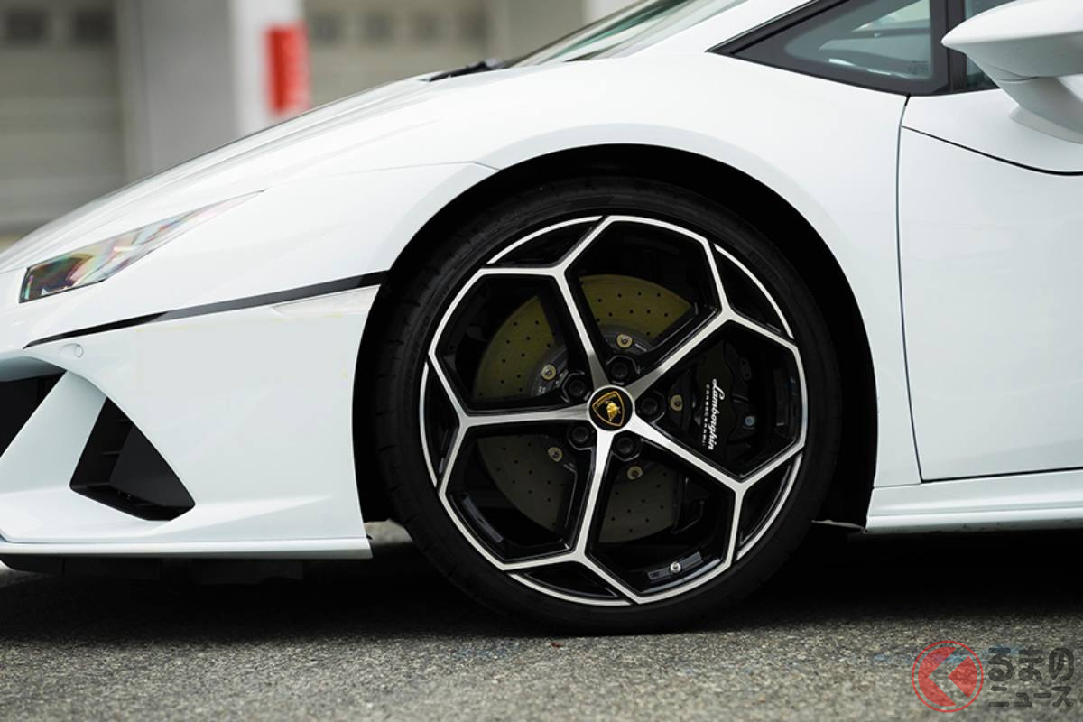 ランボルギーニ「ウラカンEVO」の承認タイヤには「L」という記号が書かれている