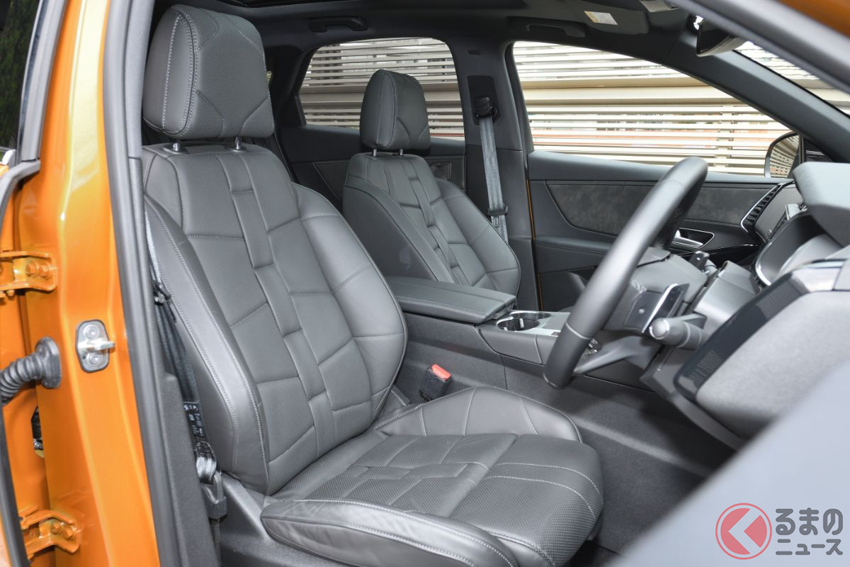 「DS7スポーツバック」のフロントシート。試乗車はオプションのナッパレザー「OPERA」(30万6000円)を装備