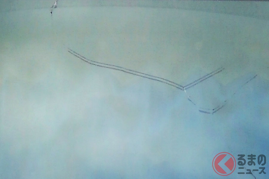 フロントガラスの飛び石、どれくらいの大きさまで補修できる?(写真はイメージ)