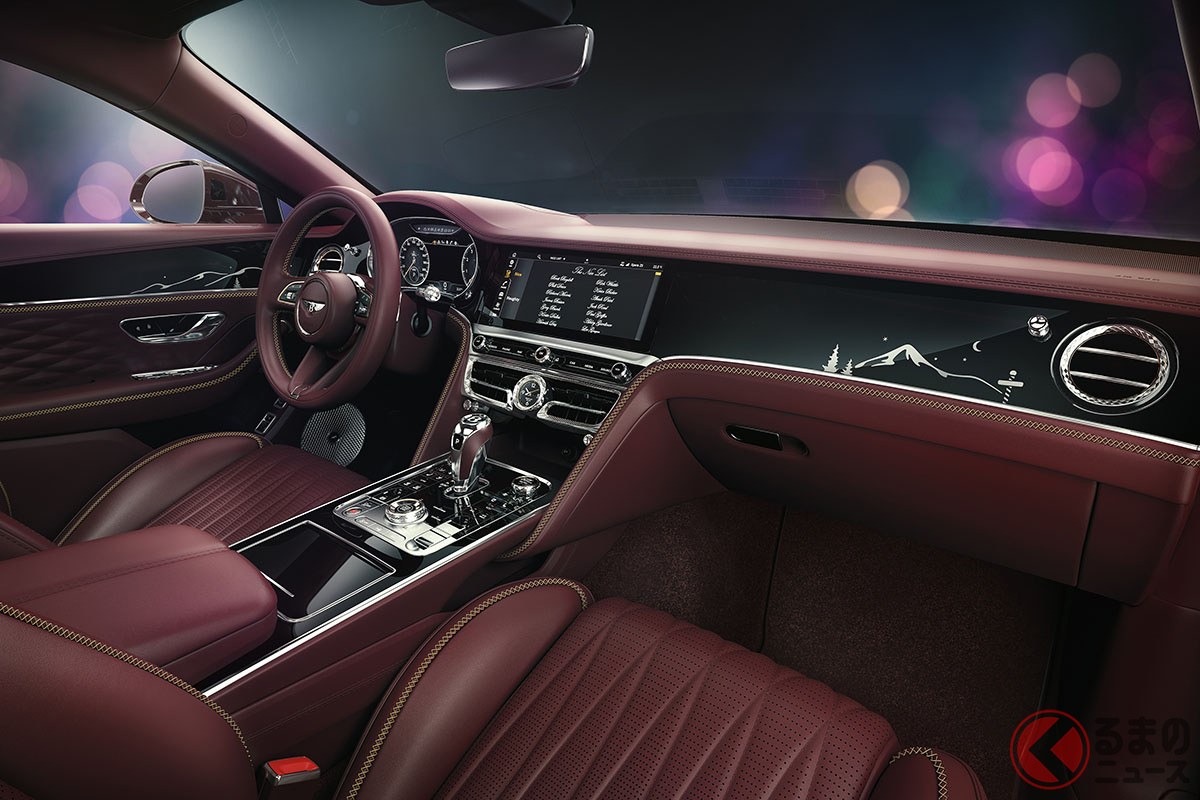 グランドブラックのベニヤには北極点の冬の夜景が描かれ、フェイシアおよびドアのウエストレールには夜の旅の終わりを表現するインレイが施された