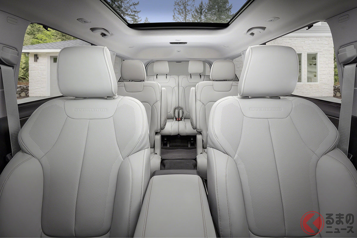 6人乗り仕様のジープ「グランドチェロキーL」のインテリア