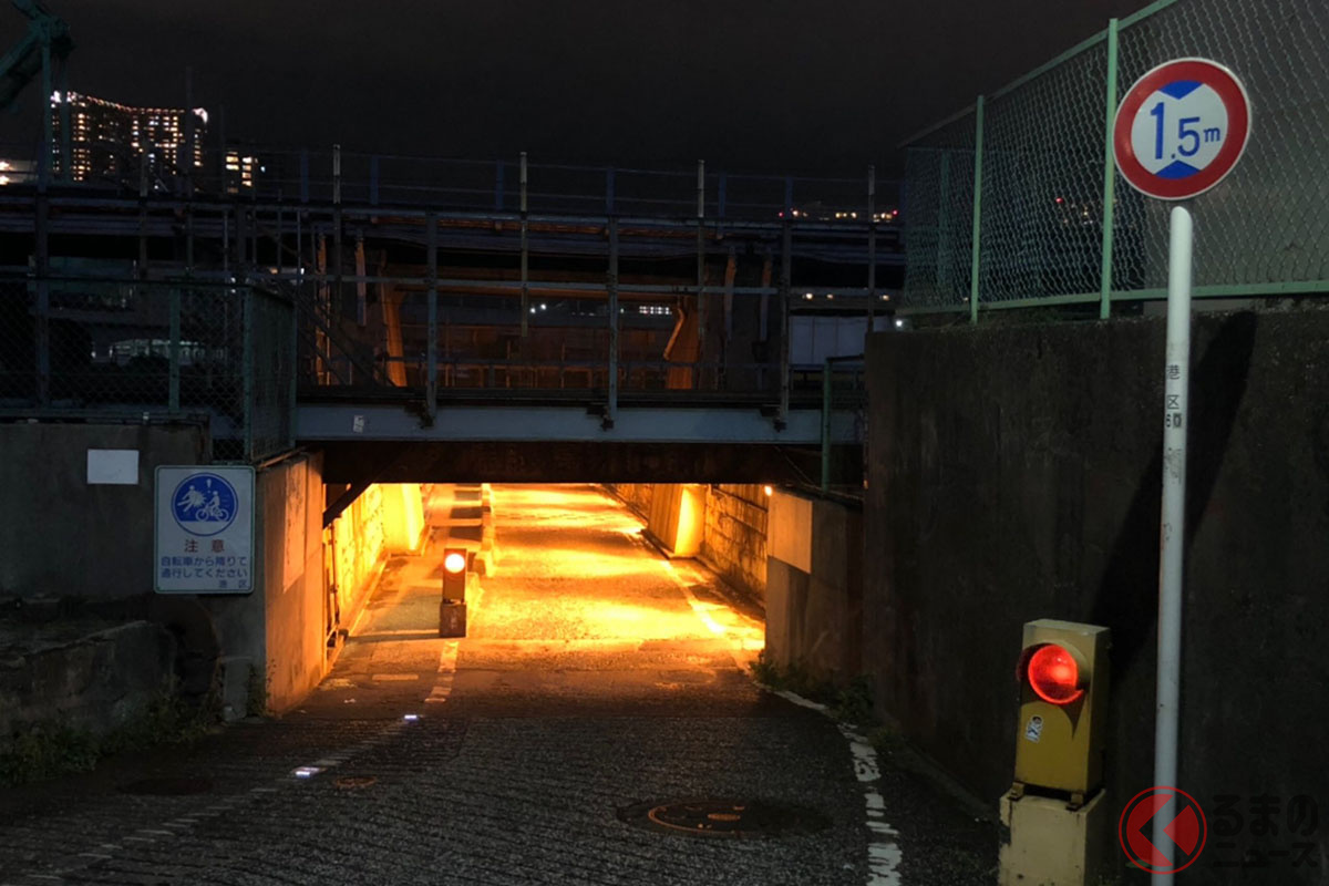 「ちょうちん殺しのガード」と呼ばれる高輪橋架道橋下区道(画像提供:@haimoruemulsionさん)