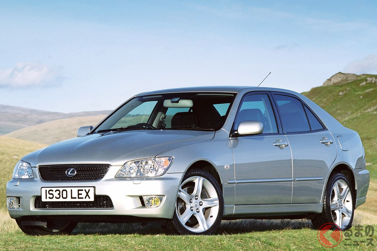 前評判が高すぎて、発売したらトーンダウンしてしまった「アルテッツァ」(画像はUK仕様のレクサス「IS」)