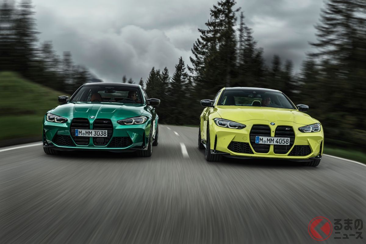 BMW新型「M3セダン」（写真左）と「M4クーペ」（写真右）