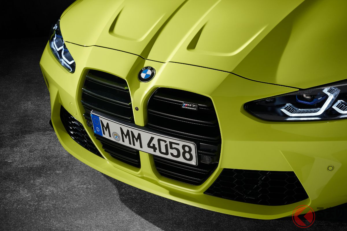 BMW新型「M4クーペ」のフロントマスク。4シリーズから大型の縦型キドニーグリルを採用しているが、新型M3セダン／M4クーペの両モデルともこのデザインを採用している