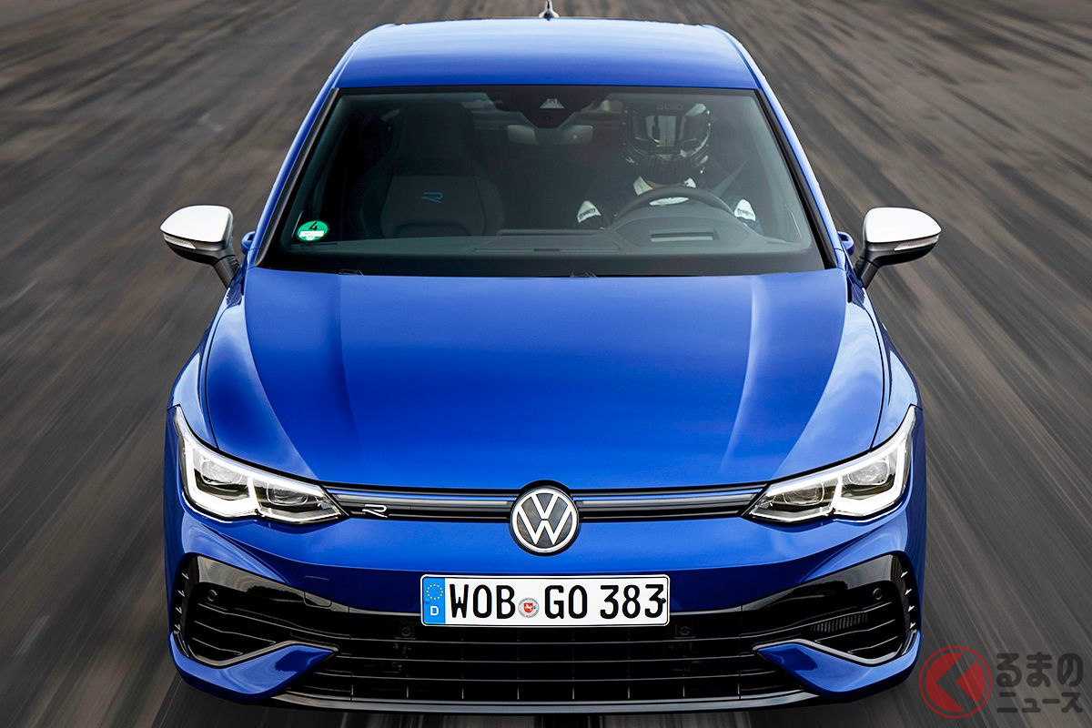 2020年11月に登場したVWゴルフのフラッグシップモデル、新型「ゴルフR」。2020年はVWゴルフに追加された派生モデルが人気を引っ張った