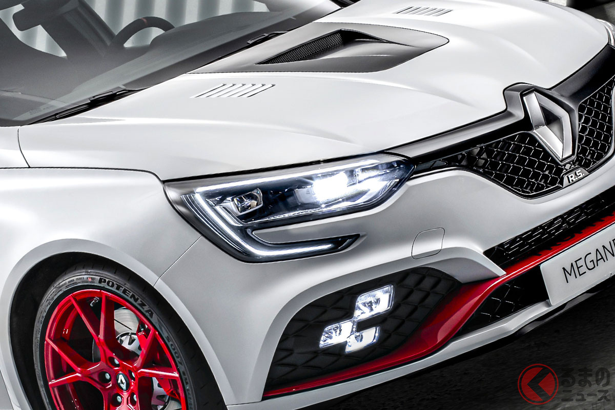 ルノー「メガーヌ R.S.トロフィーR」の印象は、「剥き出しでありのままのスポーツカーに乗ってるなぁ!」
