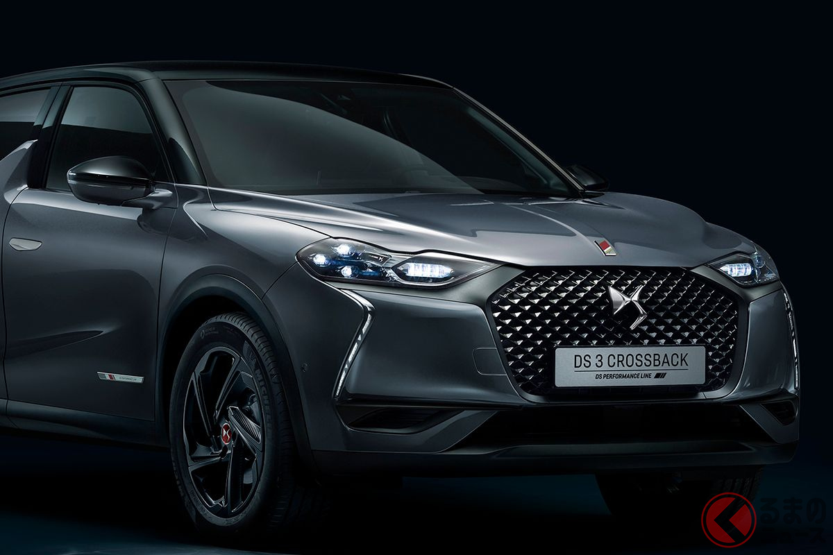 特別仕様車「DS3クロスバック パフォーマンスライン」。写真のボディカラーはグリ プラチナム/ノアールペルラネラ