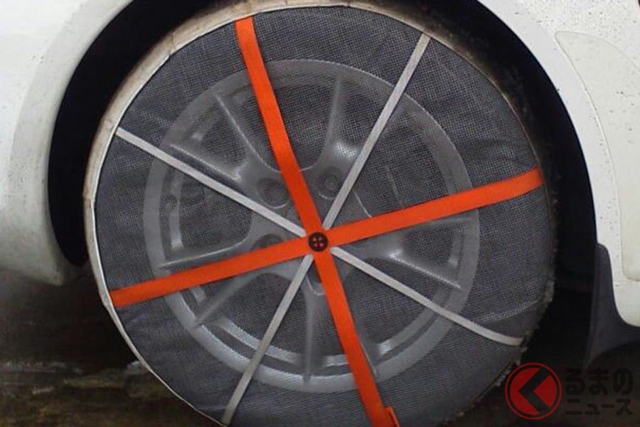 ナイロンなどの樹脂でできた布製タイヤカバー