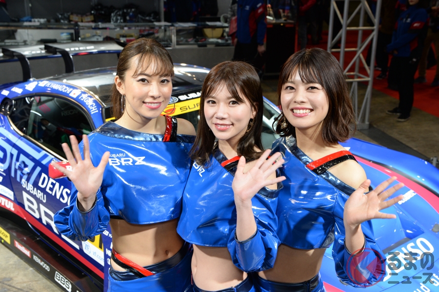 ブースに華を添えるスバル公式レースクイーン「BREEZE」