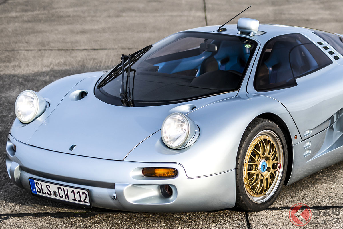 イズデラ「インペレーター108i」がメルセデス・ベンツのコンセプトカー「CW311」をそのまま市販化した独特のスタイルであったのに対して、「コメンダドーレ112i」は、この時代のデザイントレンドが随所に垣間見られる(C)2020 RM Sothebys