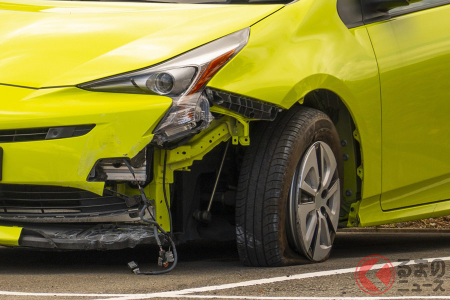 事故時には、警察に連絡してから保険会社に連絡しましょう