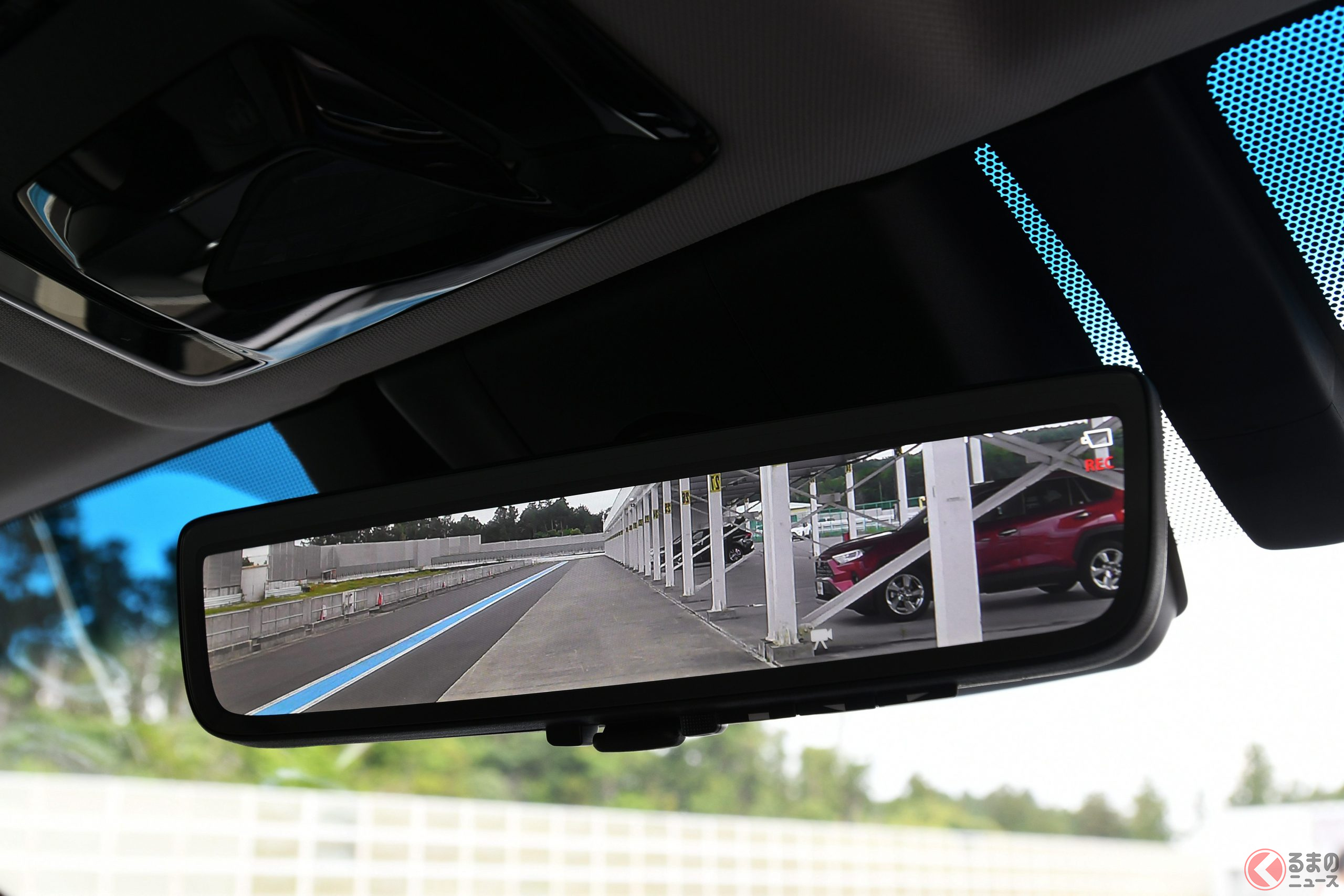 トヨタ「ハリアー」には「デジタルインナーミラー（前後方録画機能付）」を一部グレードに標準装備。軽自動車への標準化はいつになる？