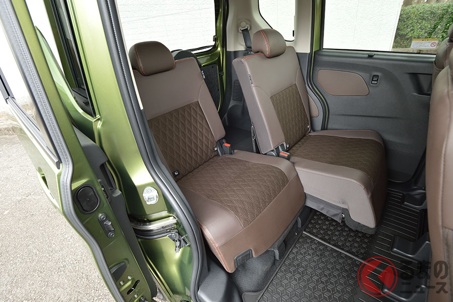 三菱の新型「eKクロススペース」の後席は最大320mmロングスライドできる