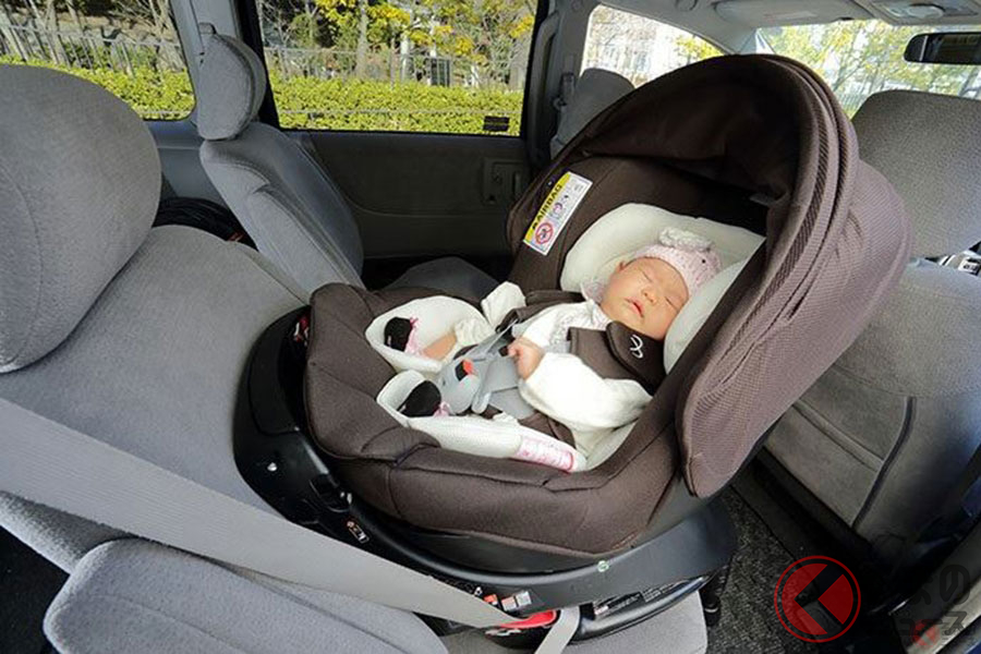 できるだけ長い期間、後ろ向きで使用することが推奨されている