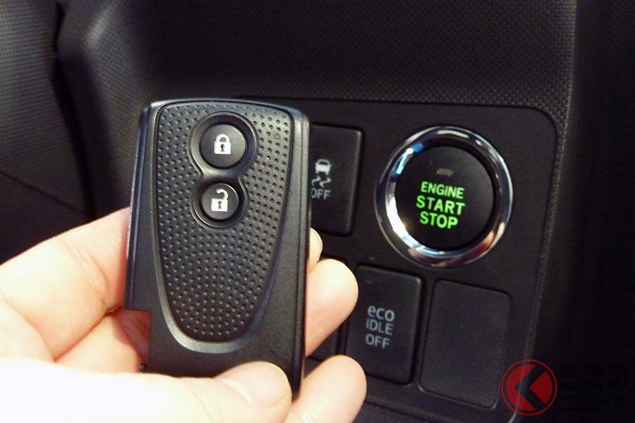 スマートキーを持っていればスタートボタンを押すだけでエンジンが始動する