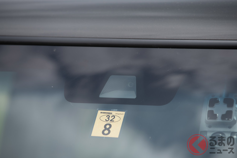 ホンダ「N-BOX」に搭載されるホンダセンシングのカメラ部分