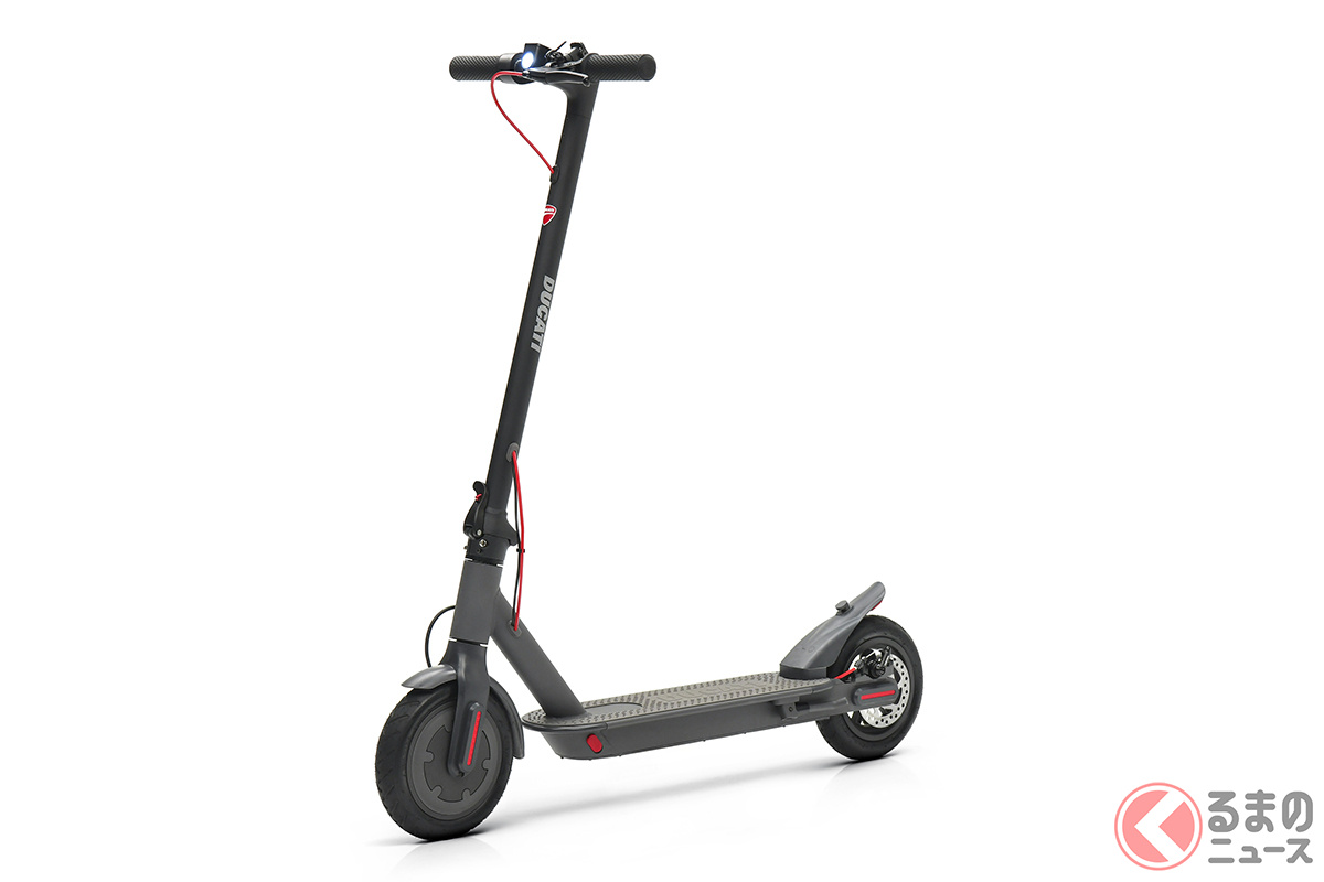 走行可能距離25−30km。日本の一般公道を走ることができないのが惜しまれる