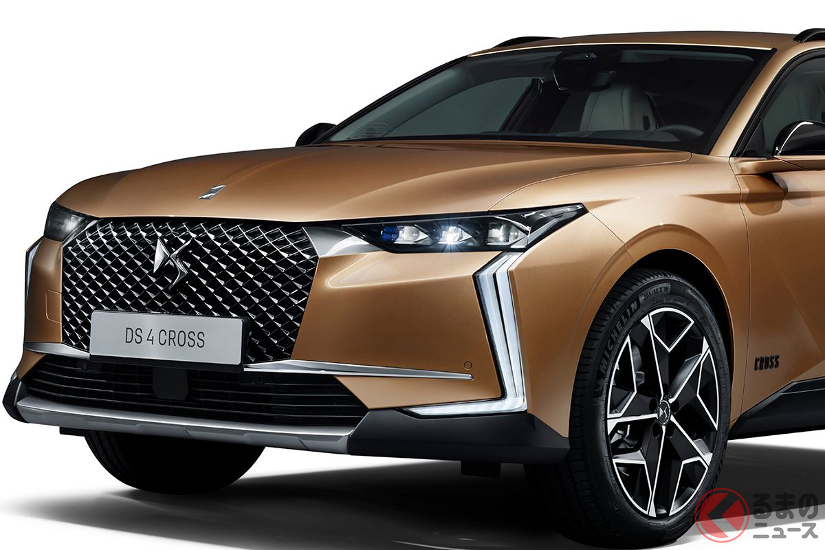 2月3日に世界初公開されたDSオートモービルの新型「DS4」。写真はSUVタイプの「DS4クロス」