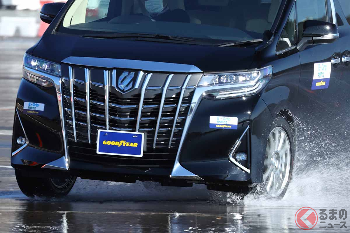 エフィシェントグリップRVF02のテスト風景、ウエット路での旋回テスト
