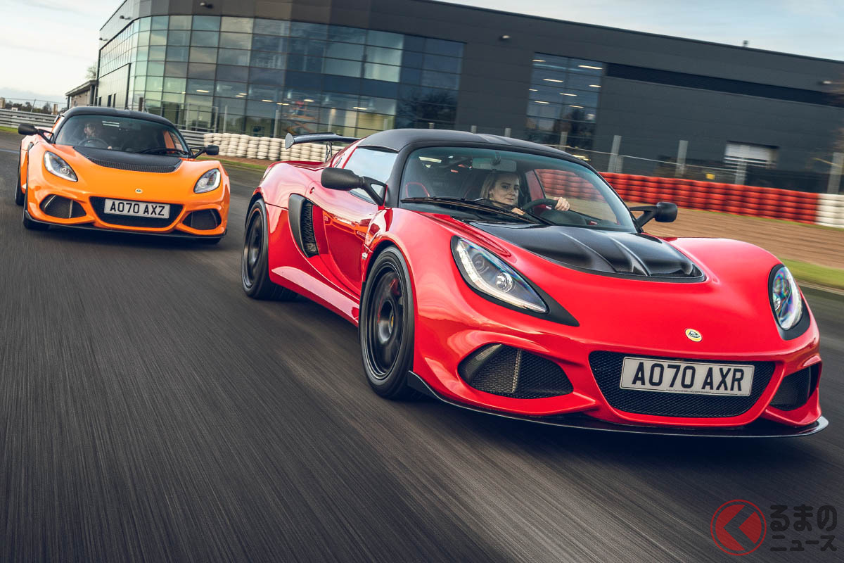 「エキシージ スポーツ420ファイナルエディション」(前)と「エキシージ スポーツ390ファイナルエディション」(後)