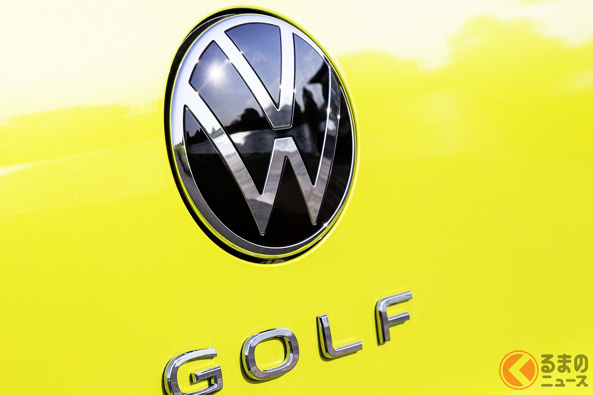 新型ゴルフのエンブレム。2021年に日本上陸するニューモデルは、すべてこの新しいVWエンブレムになる
