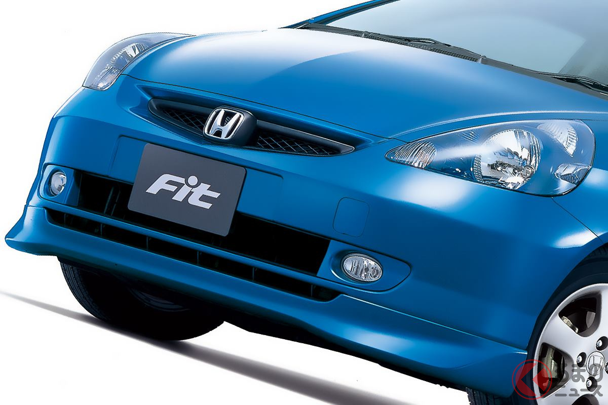 現在もヒットを続けているコンパクトカーの初代モデルたち