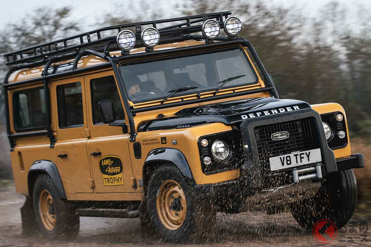 先代「ディフェンダー」をベースにした25台限定の競技車両「ディフェンダー ワークスV8トロフィー」