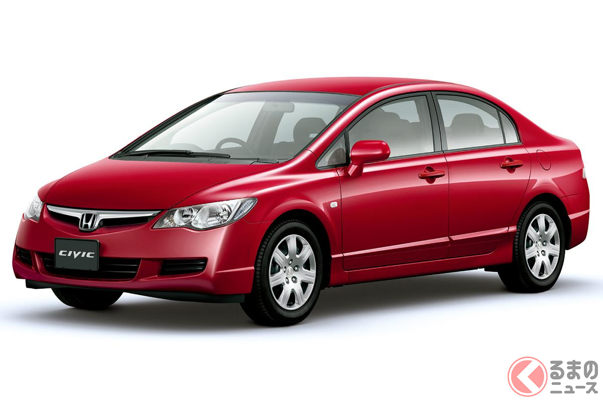 大型化して軽快さが薄れながらもMT車をラインナップした8代目「シビック」